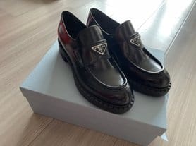 프라다 삼각로고 블랙 로퍼