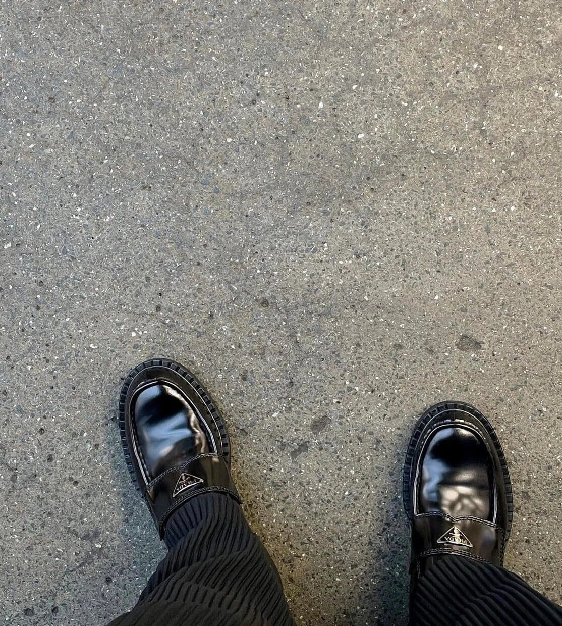 프라다 삼각로고 블랙 로퍼