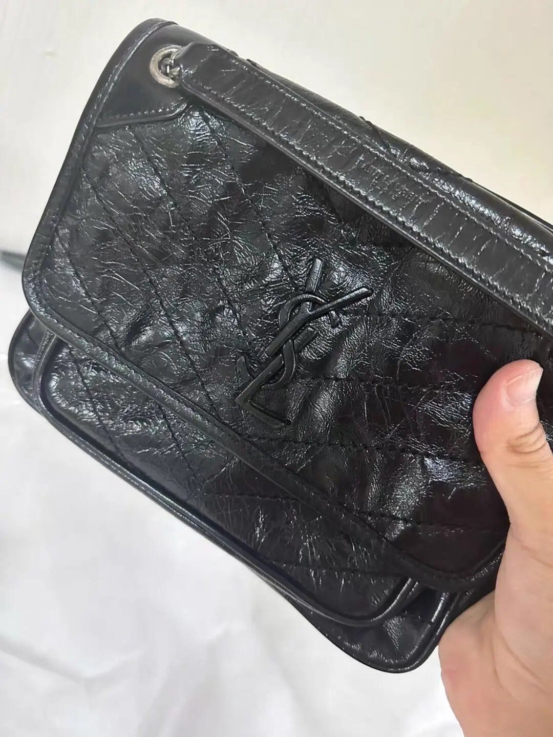 입생로랑 니키 퀼팅 숄더 백 미니 미디움