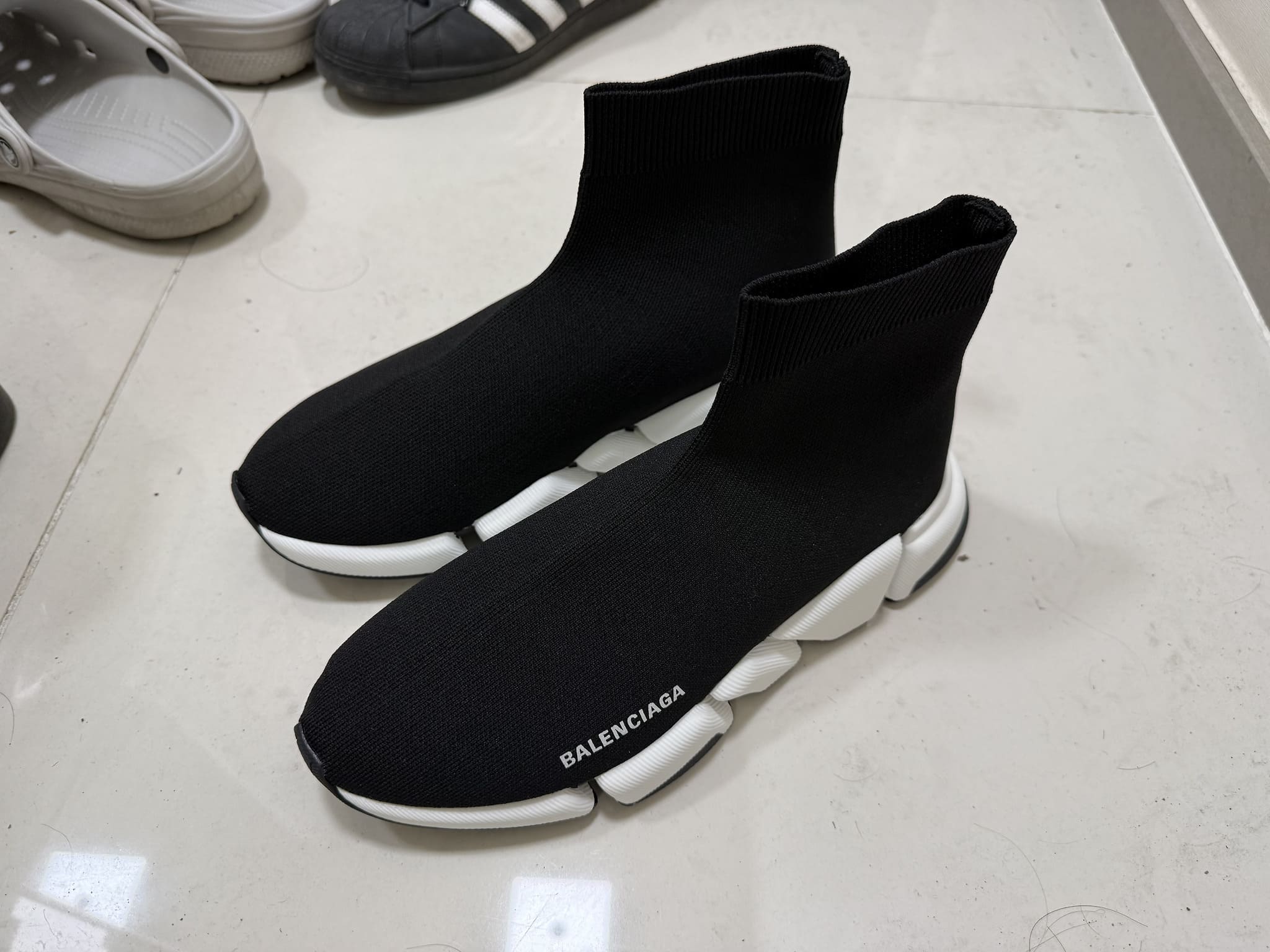발렌시아가 스피드러너 2.0